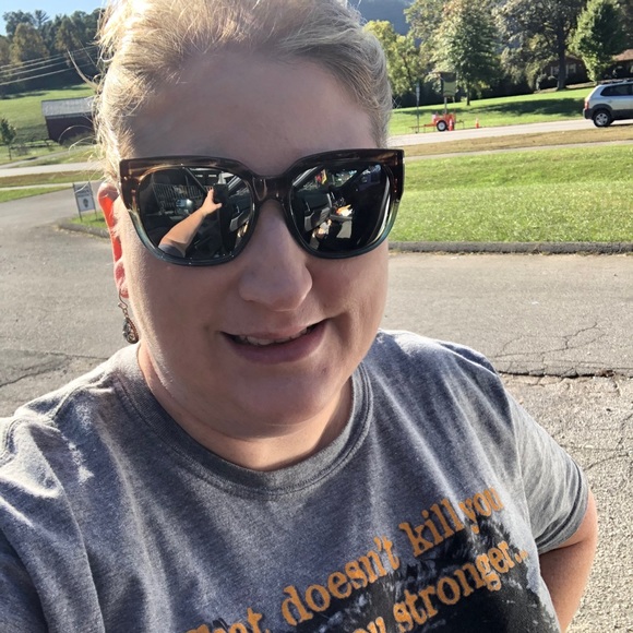 Meet your Posher, Candace - Picture 1 of 1